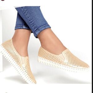 Sketchers Sepulveda Blvd A La Mode Memory Foam Slip on Shoes Gold Perforated 9